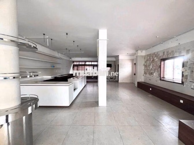 MẶT BẰNG LẦU 5, CÓ SÂN 4M, DTSD 150M2 TẠI 36 NGUYỄN VĂN TRÁNG QUẬN 1