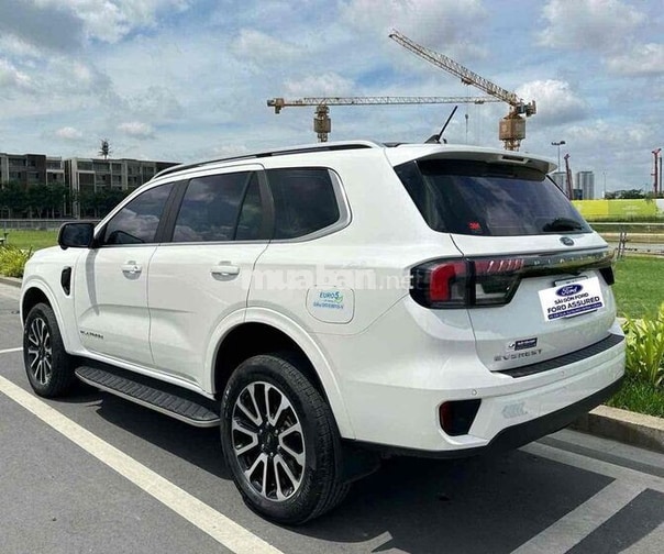 Everest Platinum 2 cầu bản Full xe bán tại Ford