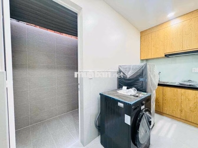 CHO THUÊ CĂN HỘ BALCONY MỚI 100% NGAY BẾN THÀNH FULL TIỆN NGHI CAO CÂP