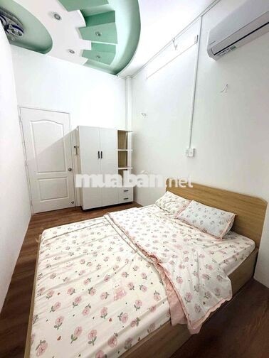 Căn hộ 2 Phòng Ngủ Riêng biệt - Ngay Chung cư Giai Việt, Full nội that