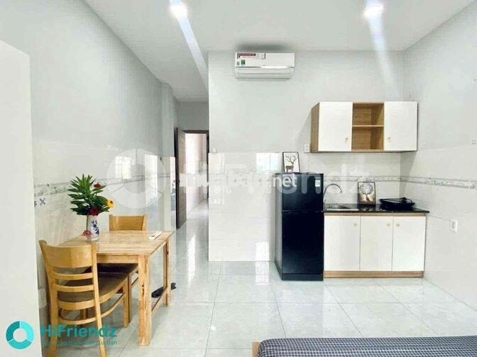 STUDIO BAN CÔNG - CỬA SỔ DƯỚI CẦU CHỮ Y TIỆN QUA Q1