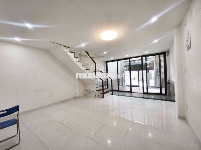 Cho thuê nhà 2 tầng mặt tiền Phú Lộc, gần trường  FPT, gần Hồ Quý Ly.