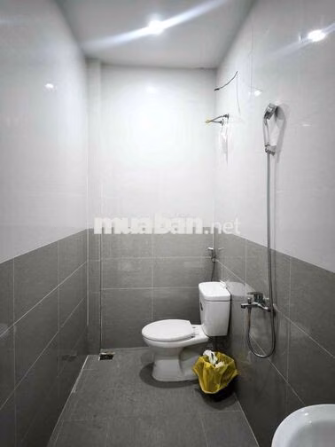 Cho thuê nhà 2 tầng mặt tiền Phú Lộc, gần trường  FPT, gần Hồ Quý Ly.