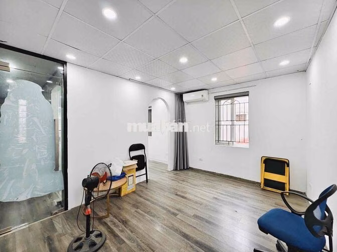 CHO THUÊ VĂN PHÒNG,STUDIO PHỐ THÁI HÀ - ĐỐNG ĐA 110M GIÁ RẺ CHỈ 14TR