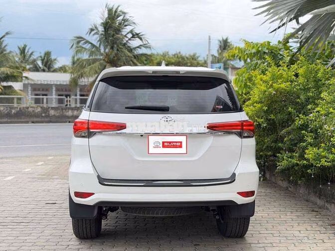 Toyota Fortuner 2024 2.4L 4x2 AT Trắng