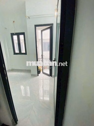 Cho thuê nhà 3 lầu Huỳnh Tấn Phát, Nhà Bè, Dt 3,2 x8m. Giá 7 triệu