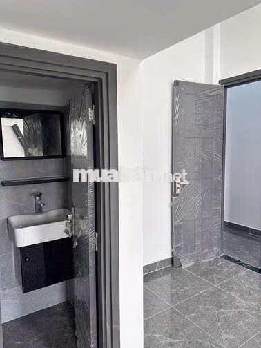 CHO THUÊ NHÀ MẶT TIỀN ĐƯỜNG LÊ VĂN LƯƠNG 10X30M 5L CÓ TM, PCCC