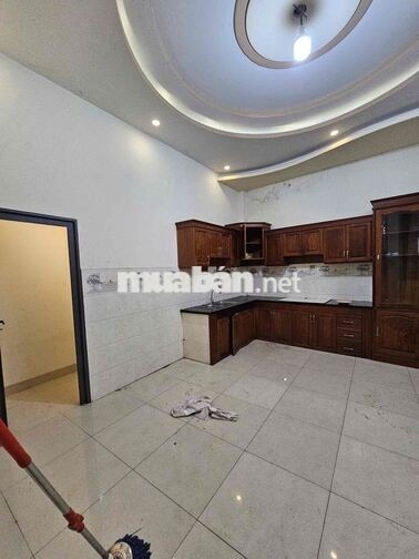 Nhà mới sạch sẽ an ninh 3 phòng ngủ 110m2