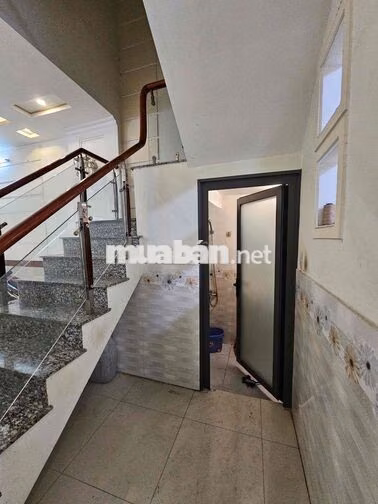 Nhà mới sạch sẽ an ninh 3 phòng ngủ 110m2