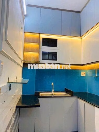 Cho thuê nhà 3 lầu Huỳnh Tấn Phát, Nhà Bè, Dt 3,2 x8m. Giá 7 triệu