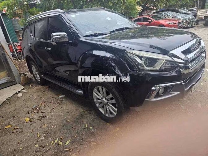 Isuzu Mu-X Limited, Dầu, Đen, 2 cầu, số tự động