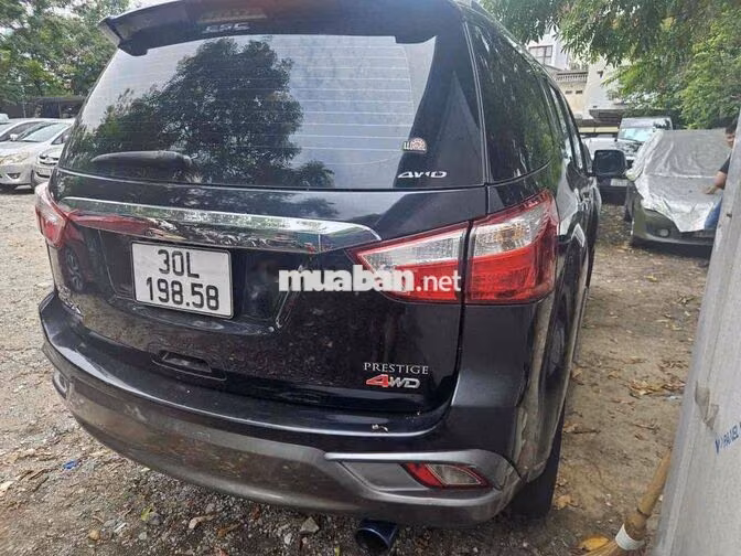 Isuzu Mu-X Limited, Dầu, Đen, 2 cầu, số tự động