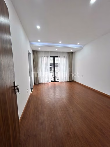 Cho thuê nhà mới 55m² – 6 tầng thang máy – Khâm Thiên