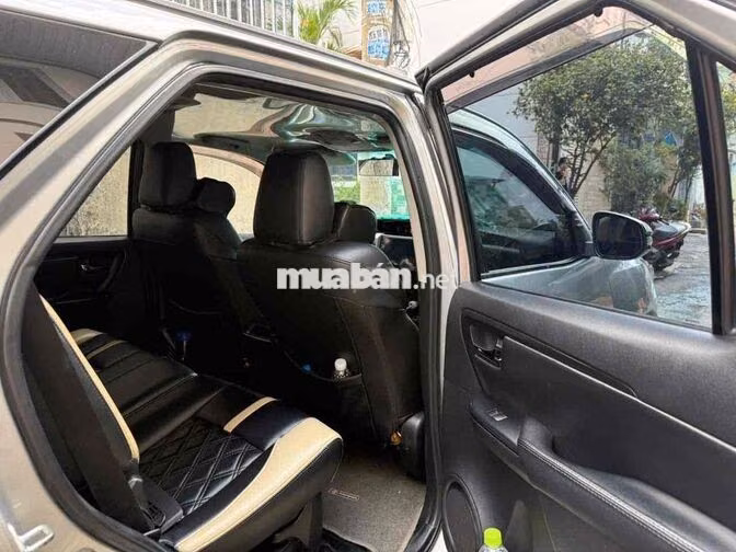 Toyota Fortuner 2.4G Máy dầu 2018 Số sàn Bạc
