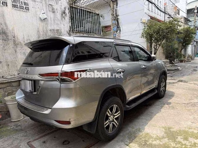 Toyota Fortuner 2.4G Máy dầu 2018 Số sàn Bạc