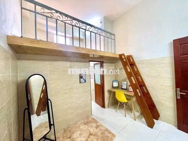 Duplex full nội thất, gác cao đứng được, tách bếp, cửa sổ trời