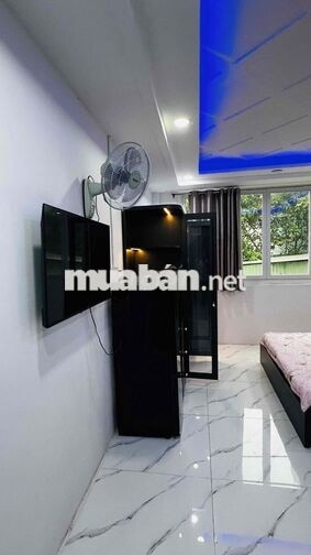 phòng đẹp cao cấp có cửa sổ thoáng mát