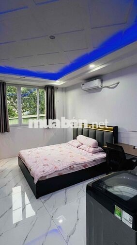 phòng đẹp cao cấp có cửa sổ thoáng mát