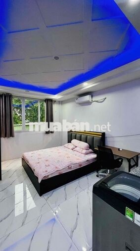 phòng đẹp cao cấp có cửa sổ thoáng mát