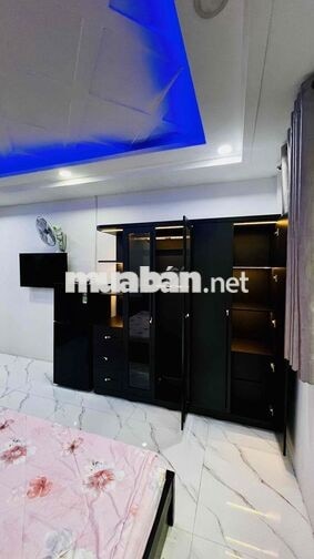 phòng đẹp cao cấp có cửa sổ thoáng mát