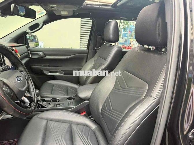 Ford Everest Titanium 2022 14.000km Đen