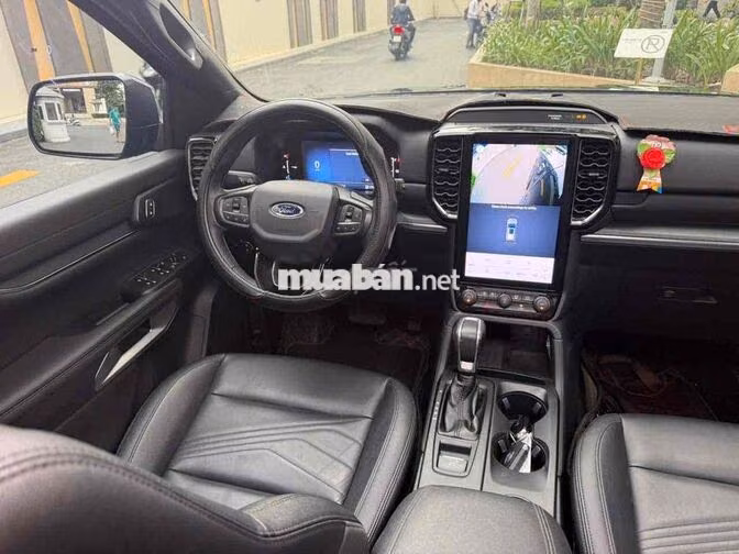 Ford Everest Titanium 2022 14.000km Đen