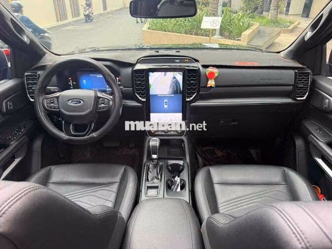 Ford Everest Titanium 2022 14.000km Đen