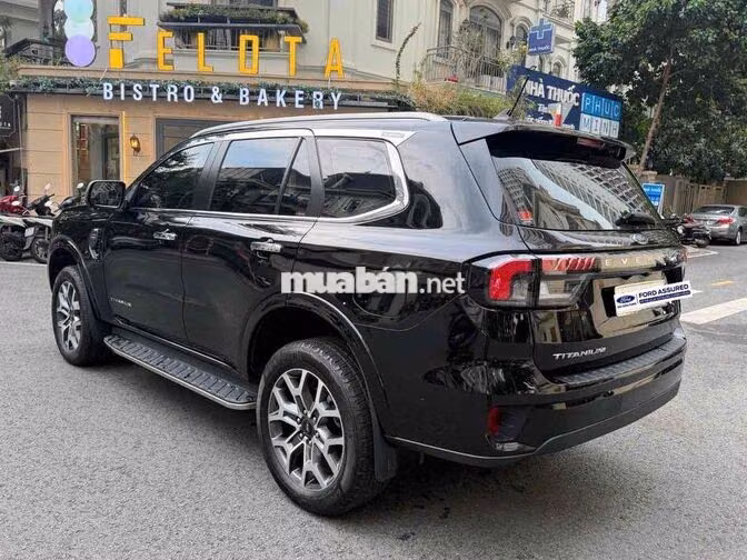 Ford Everest Titanium 2022 14.000km Đen