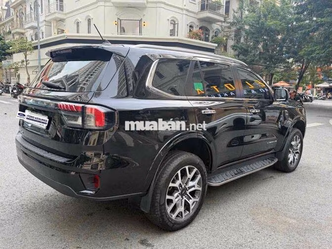 Ford Everest Titanium 2022 14.000km Đen