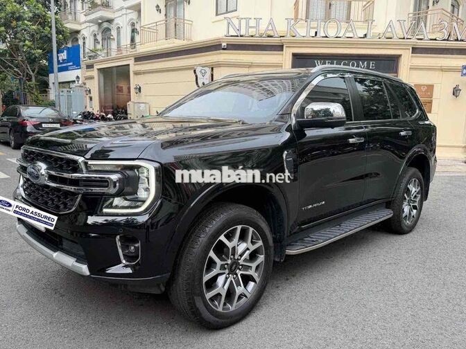 Ford Everest Titanium 2022 14.000km Đen