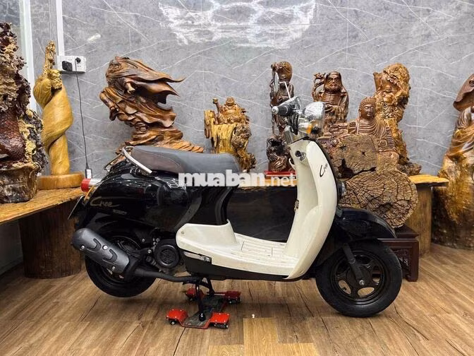 Scoopy 50cc đời 2019 dàn áo đẹp, máy zin êm.odo 5k