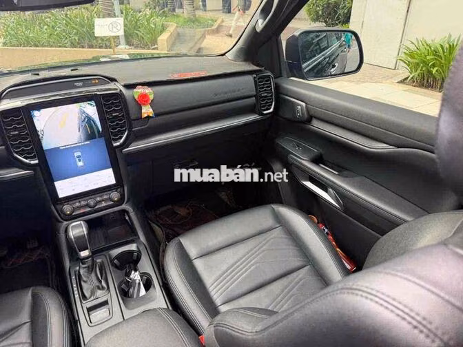 Ford Everest Titanium 2022 14.000km Đen