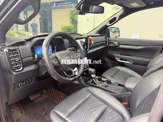 Ford Everest Titanium 2022 14.000km Đen