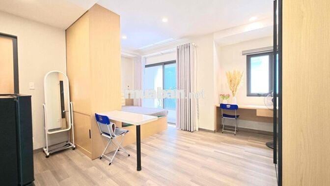 Căn hộ mới 100%, bancong, nội thất cao cấp tại Huỳnh Văn Bánh