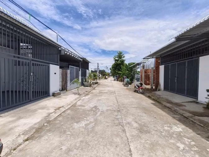 Bán nhà đường Nguyễn Văn Khạ, 120m2 SHR, 3PN 2WC, Gía 1.25 Ty