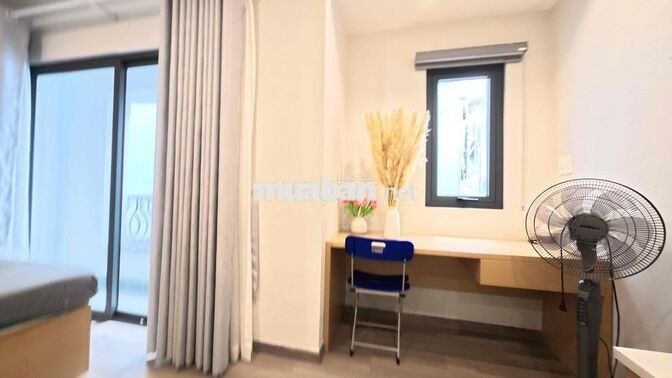 Căn hộ mới 100%, bancong, nội thất cao cấp tại Huỳnh Văn Bánh