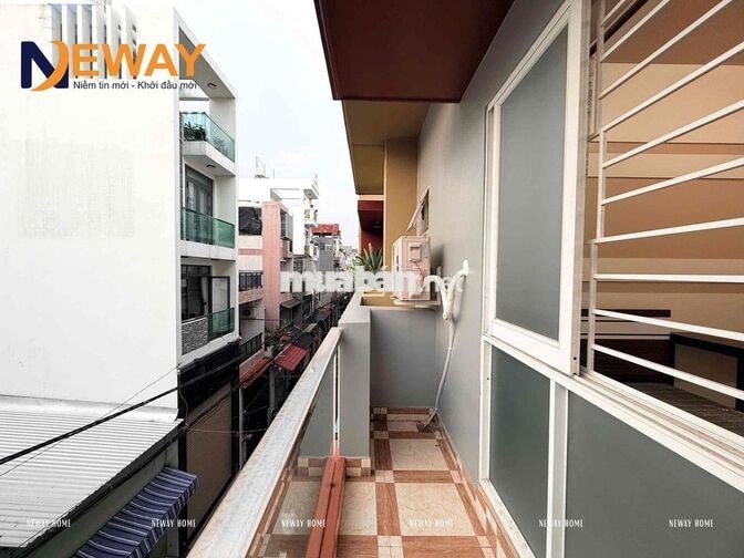 CHDV BAN CÔNG LỚN, SẴN NỘI THẤT, MÁY GIẶT RIÊNG GẦN NGÃ TƯ BỐN XÃ