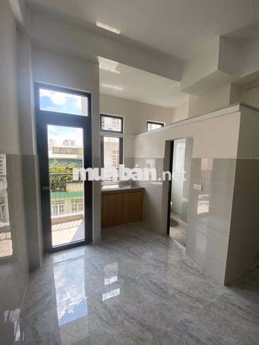 Phòng trống Bùi Đình Tuý 3tr9 có gác ban công cửa sổ
