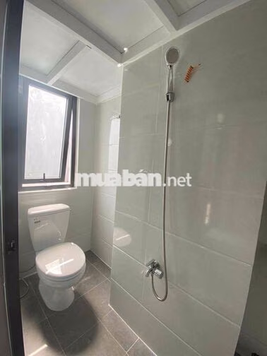 Phòng trống Bùi Đình Tuý 3tr9 có gác ban công cửa sổ
