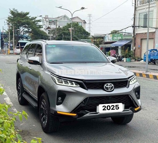 Toyota Fortuner Legender 2025 Dầu Tự động