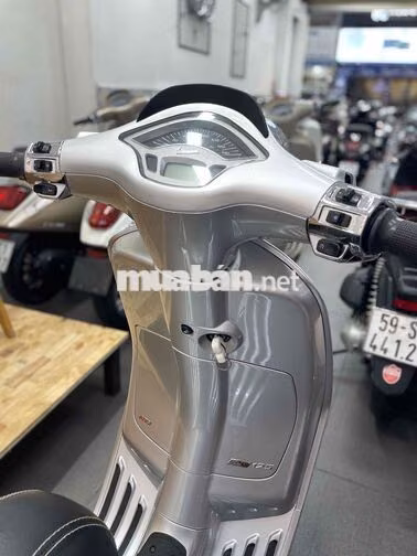 Piaggio Vespa Sprint IGET ABS Bạc