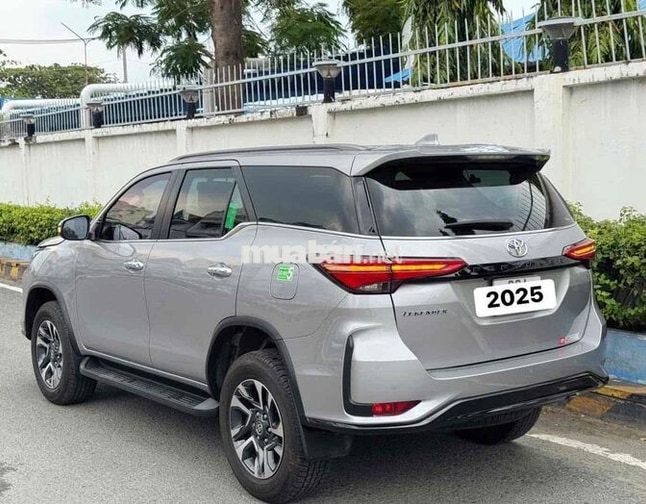 Toyota Fortuner Legender 2025 Dầu Tự động