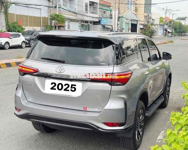 Toyota Fortuner Legender 2025 Dầu Tự động