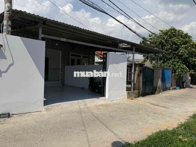 Cần cho thuê nhà cấp 4 gần chợ Đông Thạnh, sân banh An Kì