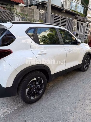 Kia Sonet Luxury Trắng 7000 km