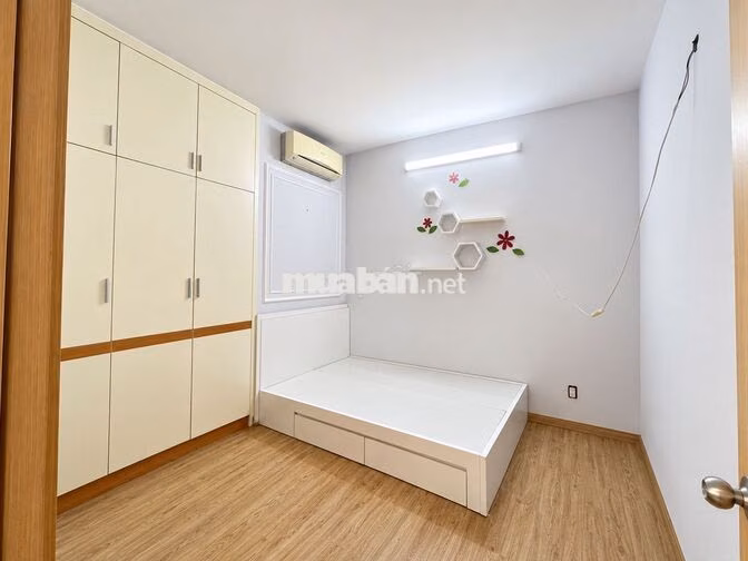 CHO THUÊ CĂN HỘ ORIENTAL PLAZA 2PN 2WC 83M² NỘI THẤT CƠ BẢN – 12,5 TR