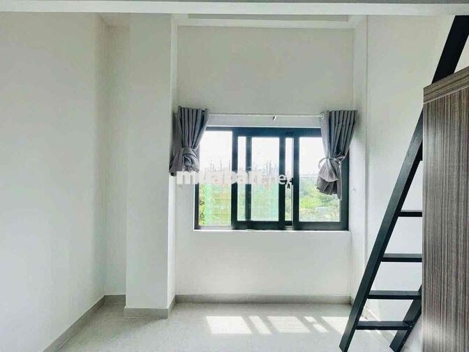 GÁC CỬA SỔ TRỜI NGAY PHẠM VĂN ĐỒNG - KHA VẠN CÂN