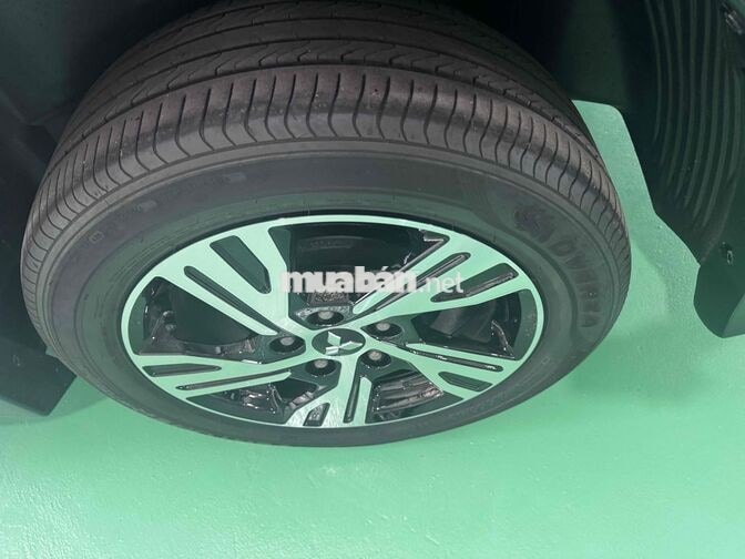 Mitsubishi Xpander 7 chỗ màu Đen