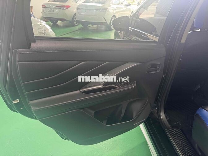 Mitsubishi Xpander 7 chỗ màu Đen