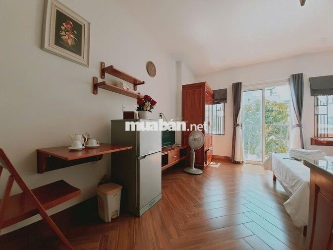 Cho thuê căn hộ 35m2, có ban công, ngay cầu rồng, gần biển Mỹ Khê